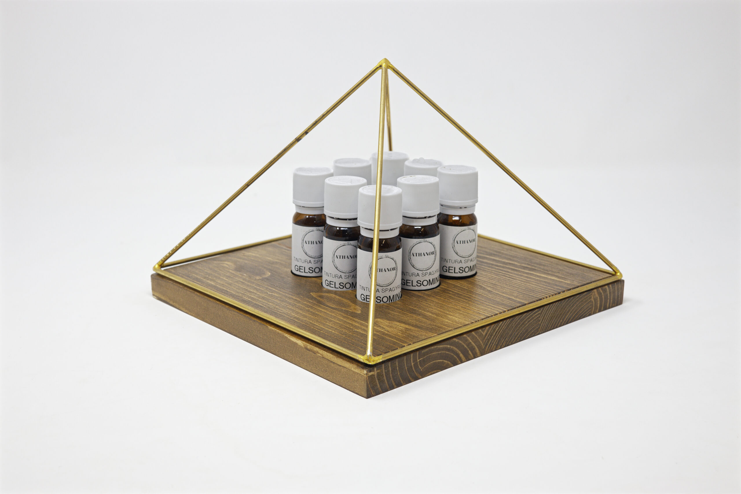 oli essenziali con piramide per purificazione protezione